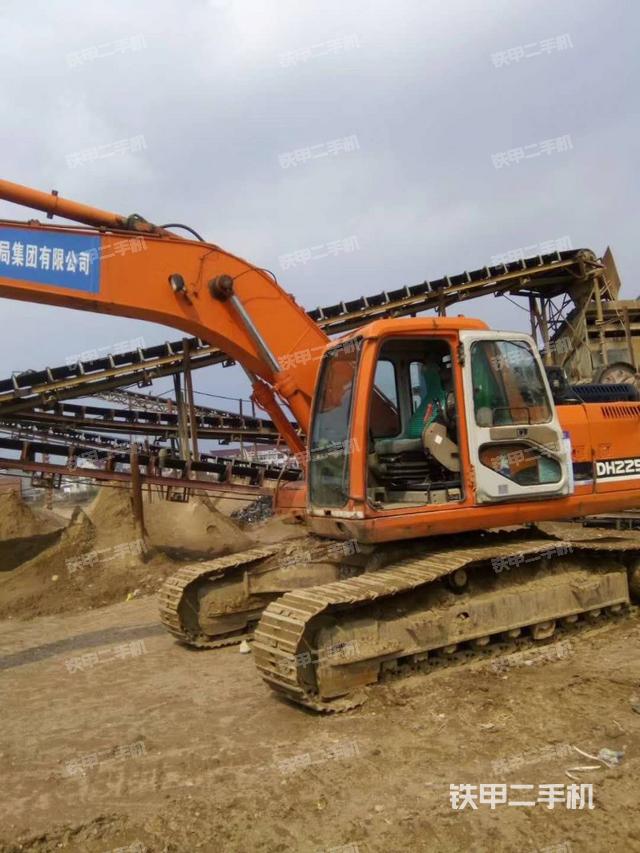 斗山DH225LC-7挖掘机 建筑工程机械租赁的可靠之选
